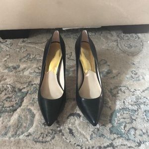 Black Michael by Michael Kors pumps. Size 8